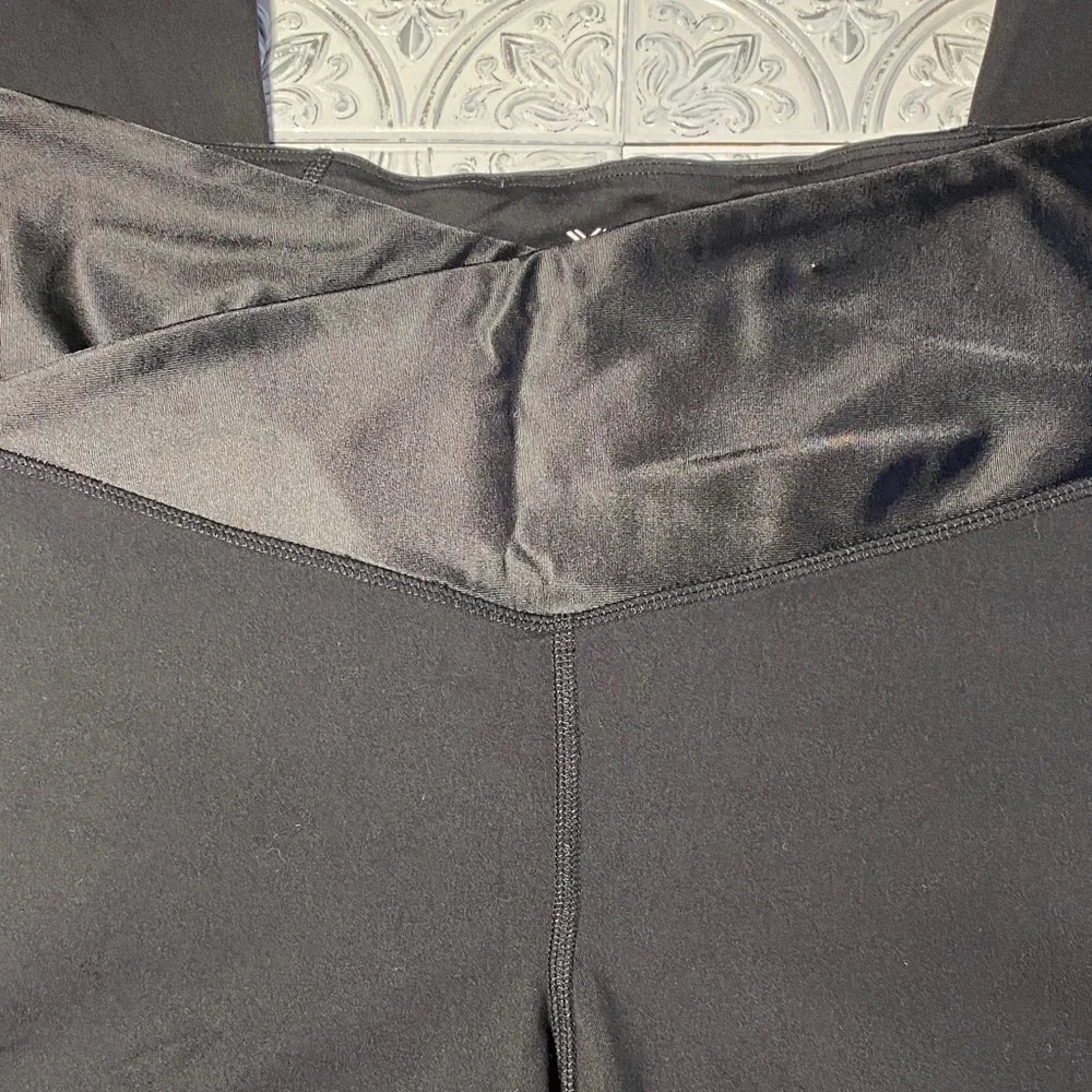 Xersion Black Crossover 7/8 Ankle Leggings Size XL with Pockets